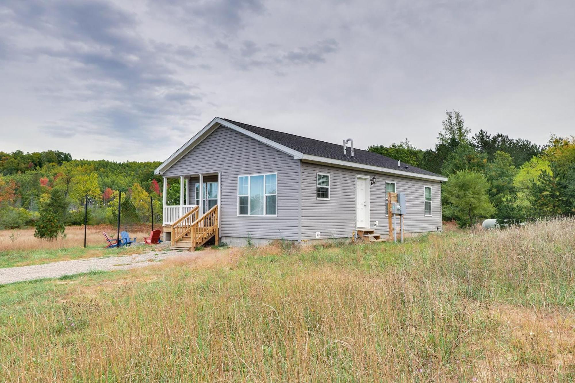 Family Home In Rapid City About 4 Mi To Torch Lake! Exteriör bild